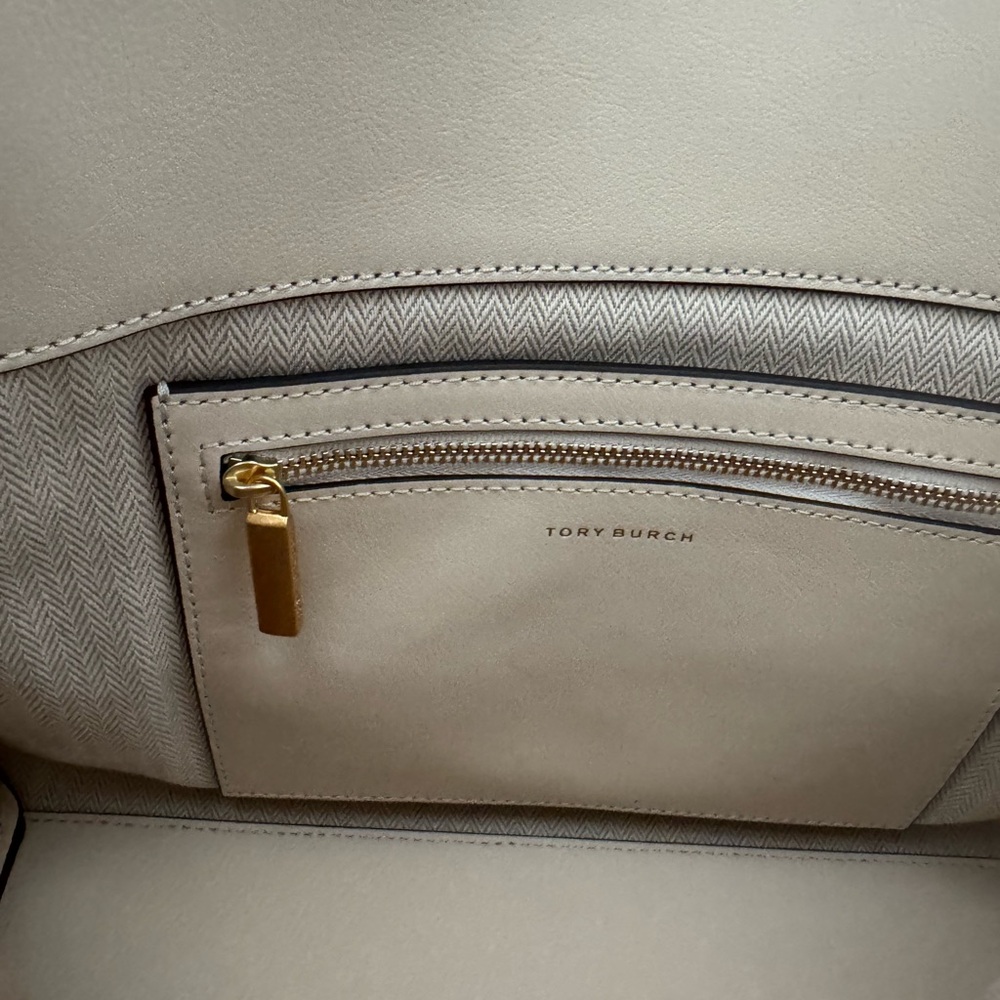 Tory Burch Cream and Tan Leather Shoulder Bag with Gold Hardware - Picture 6 of 16